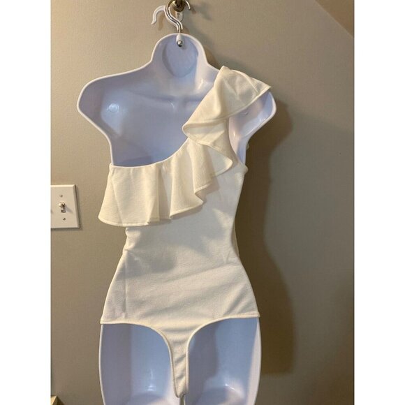 Show Me Your Mumu Ophelia Ruffle One Shoulder Bodysuit in White. Size Medium - Picture 4 of 4